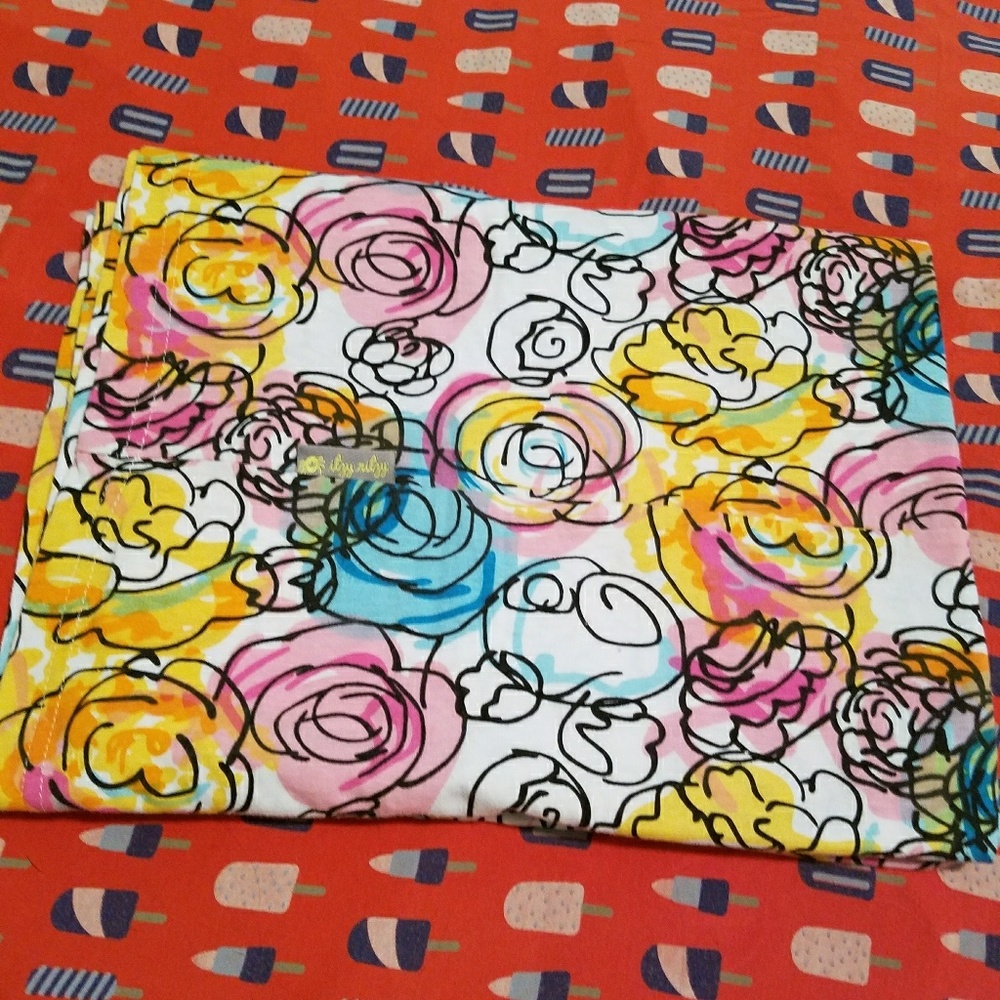Itzy Ritzy nursing cover/scarf